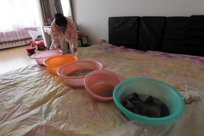 岐山楼上漏水，住户失联，小区没物管，业主维权难！律师来支招……